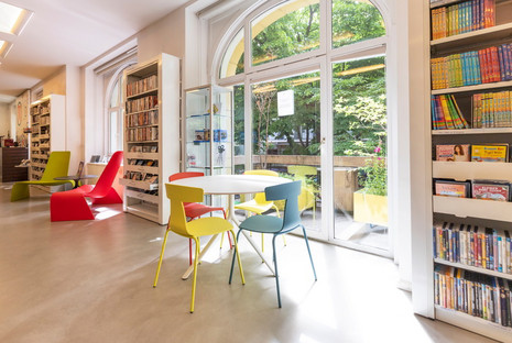 Trevilab Multilingual Centre - REMO plastic chair, MIURA table, LAND lounge chair