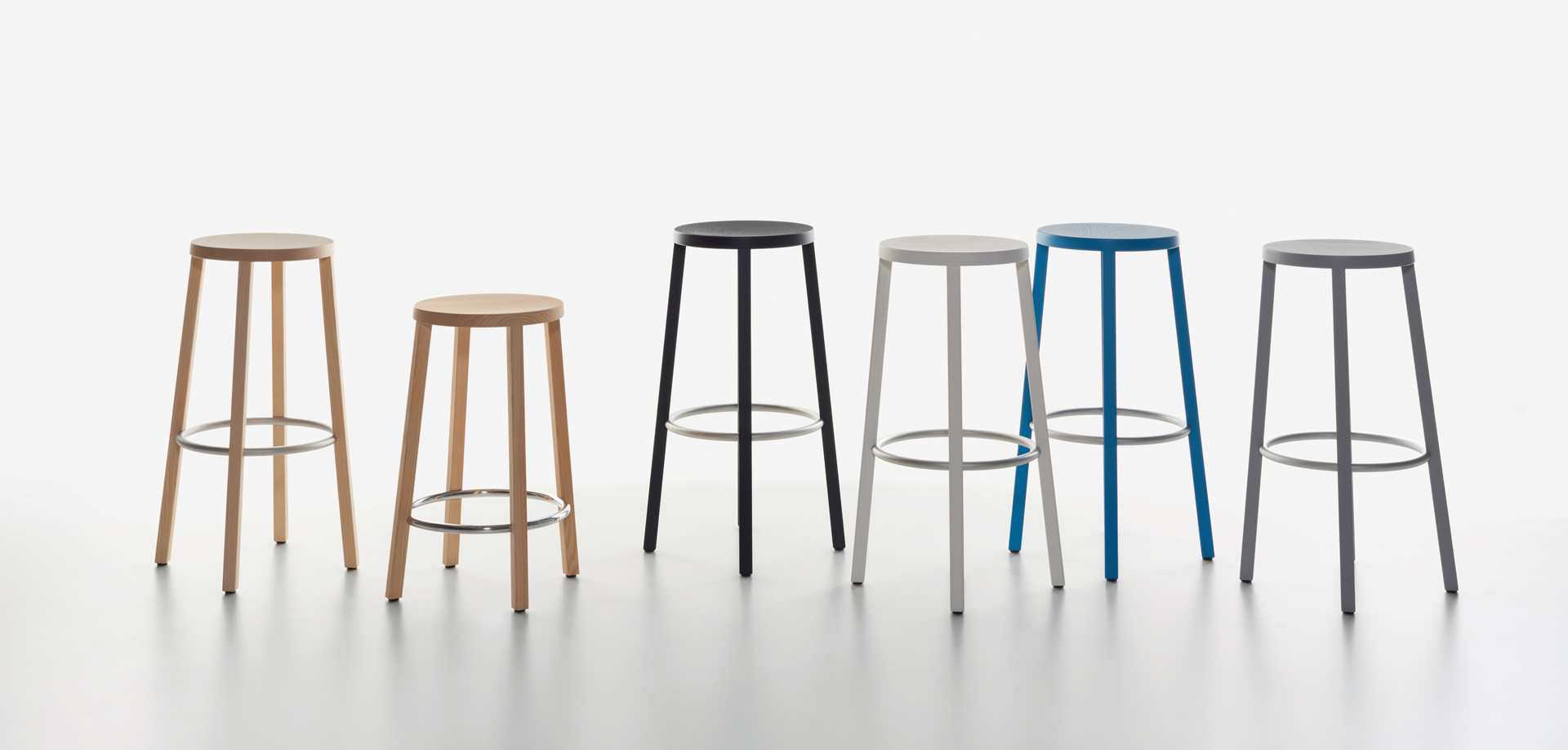 Plank - BLOCCO stool in the colors ash natural, black, grey, white and blue.