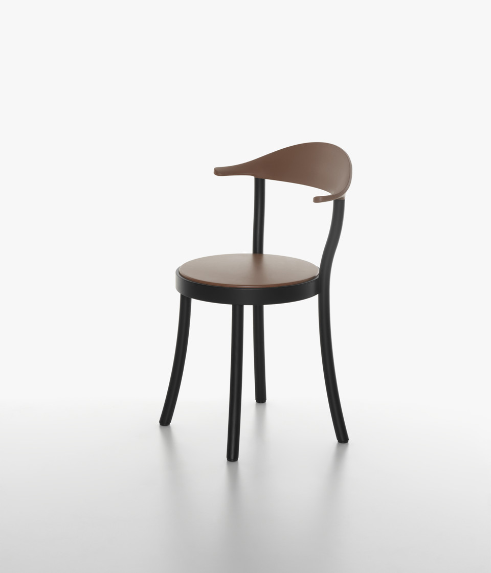 Plank - MONZA BISTRO chair, beech black, backrest and seat in caramel.